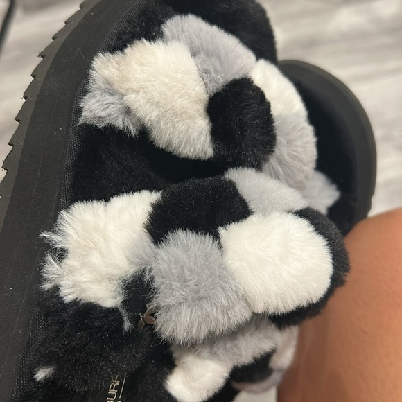 Kookaburra By Uggs Black Grey and White Slippers 8 - Picture 7 of 7